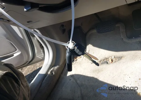 2003 Toyota Camry Le z USA, uszkodzony, nr VIN 4T1BE32K13U123714